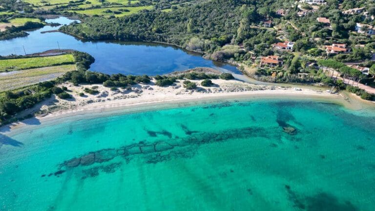 Cala Girgolu vista aerea