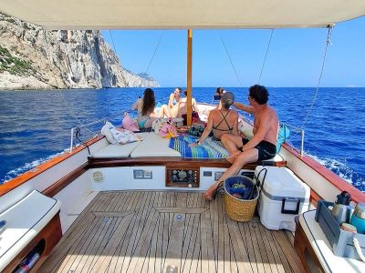 Escursione in barca di mezza giornata a Tavolara da Porto San Paolo